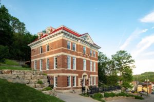 Stay at the Best Galena Bed and Breakfast this Winter