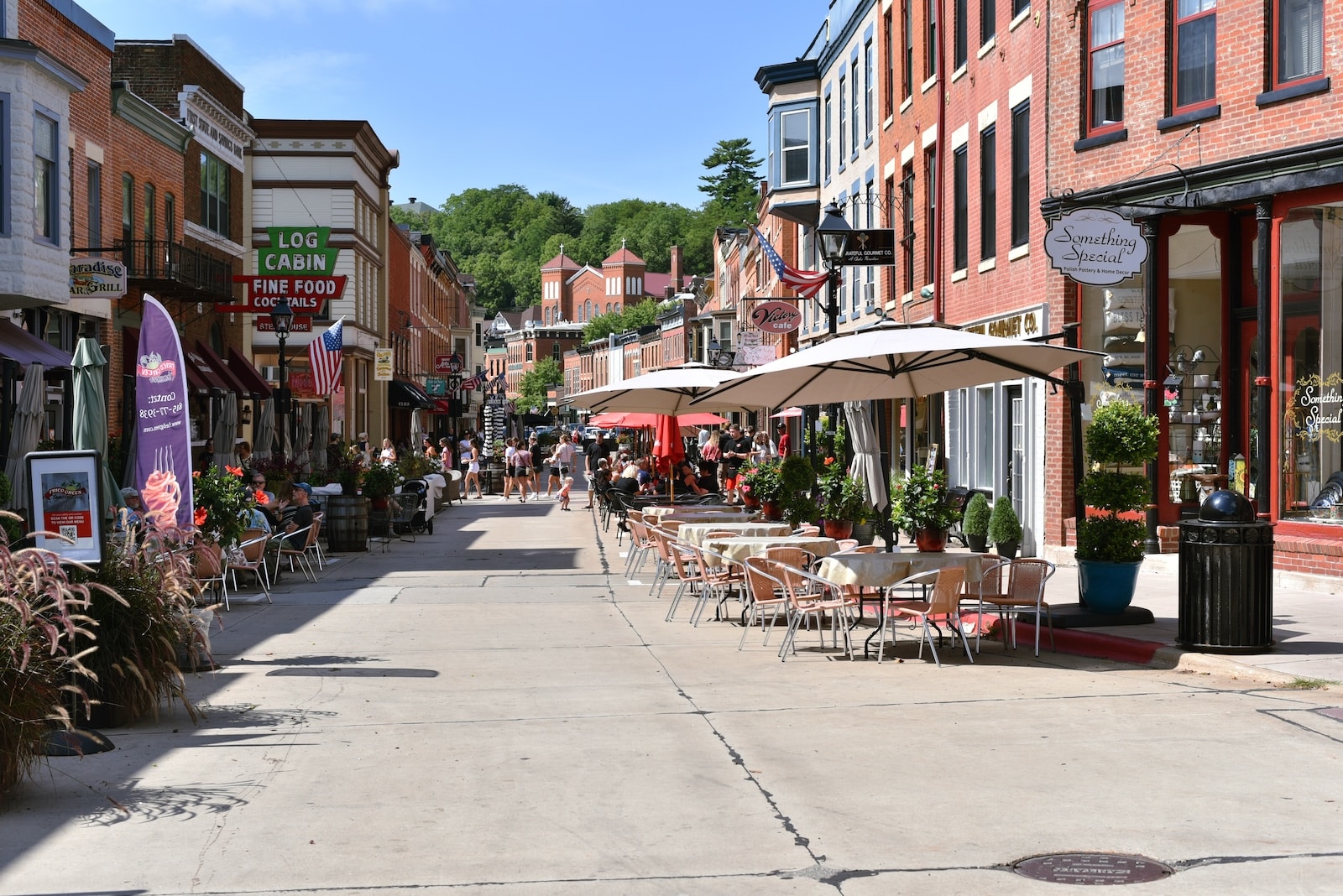 Your Guide to Outdoor Dining at Restaurants in Galena, IL 1 Downtown Galena, IL, featuring Main Street with tables and umbrellas for outdoor dining at restaurants in Galena IL.